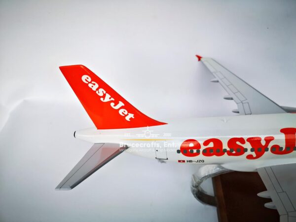 Model of Airbus A319 Easyjet with detailed craftsmanship.